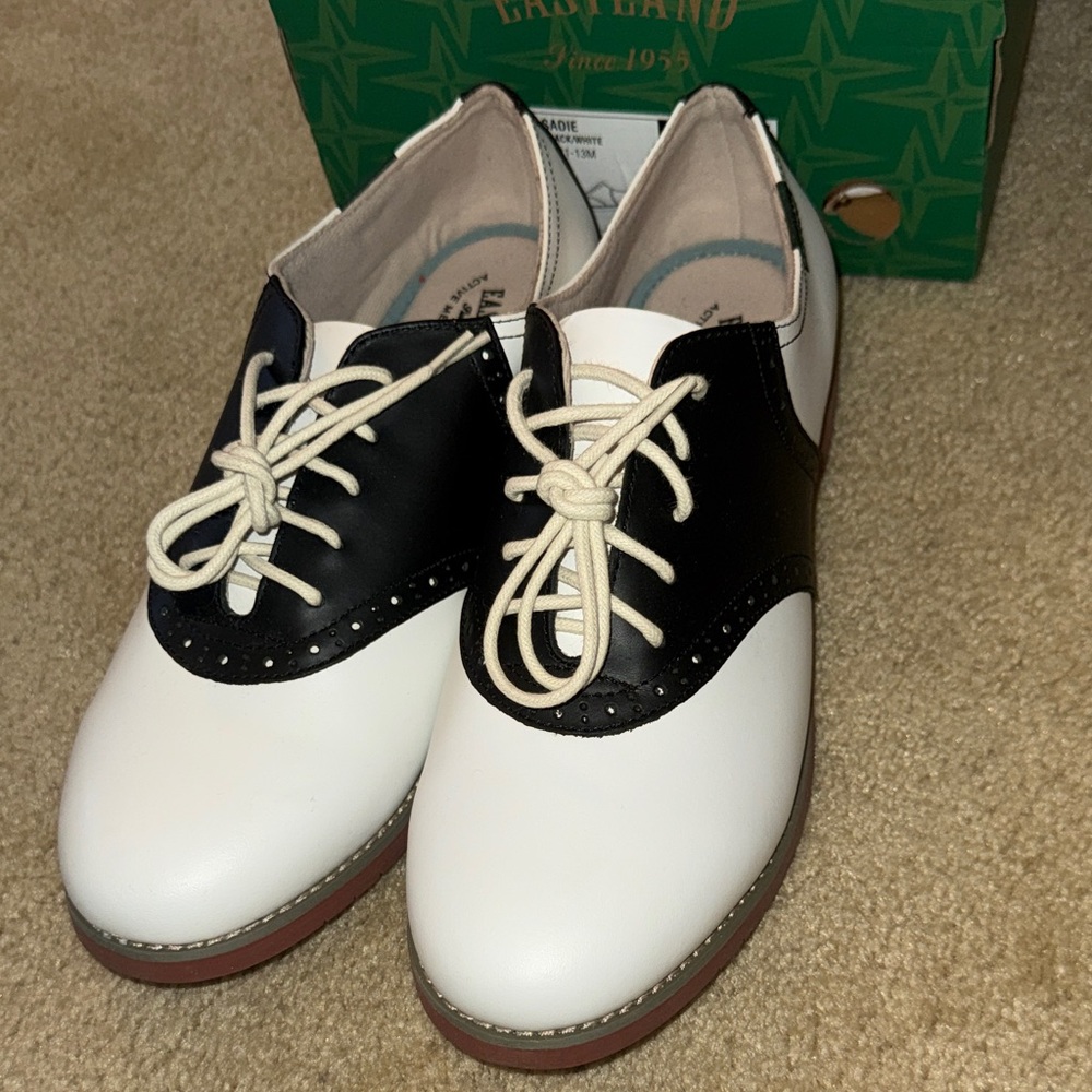 Eastland Classic Black and White Women’s Dress Shoes